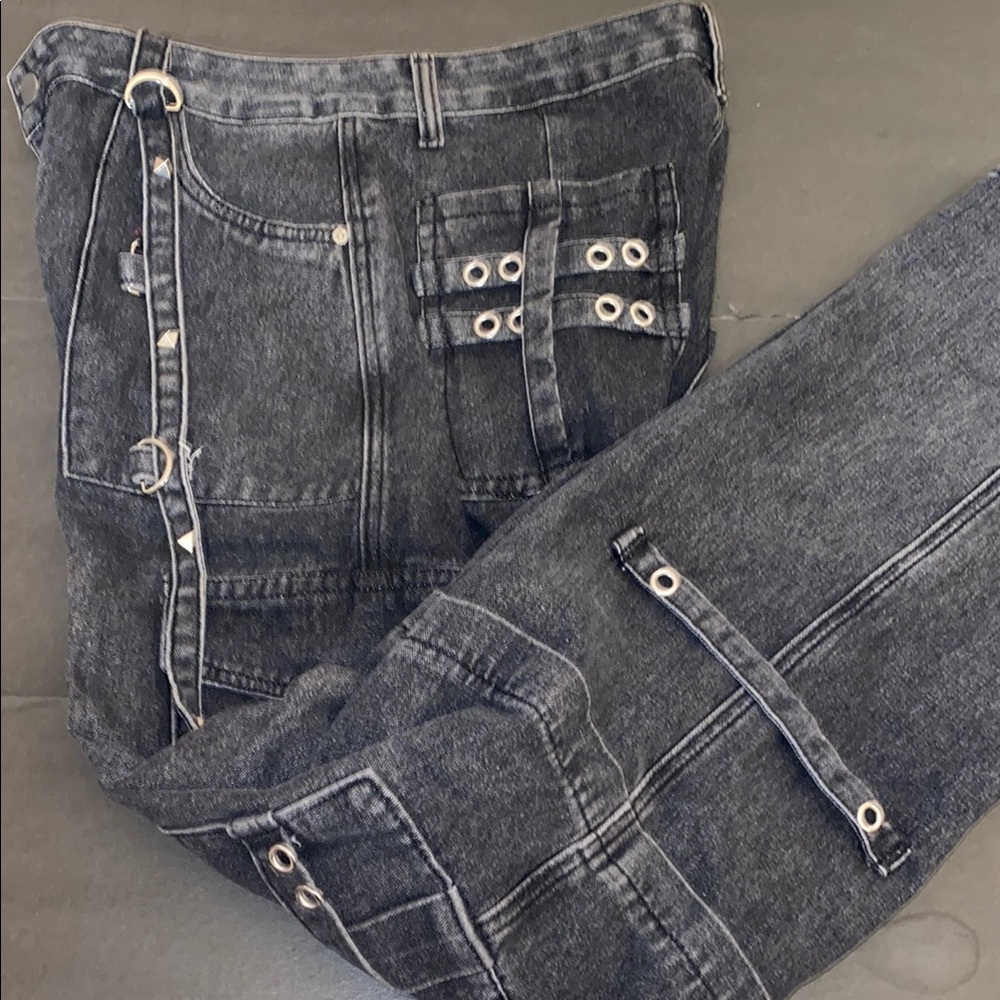 ROMWE Large Grunge Punk Solid Strap Detail Cargo Boy Friend Jeans, School - Picture 5 of 14